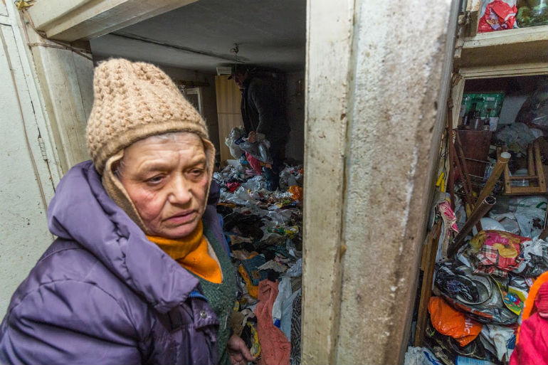 Жительница Днепра свою квартиру превратила в свалку. Фото