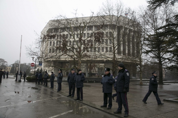 Вооруженные в униформе в Верховном Совете Крыма