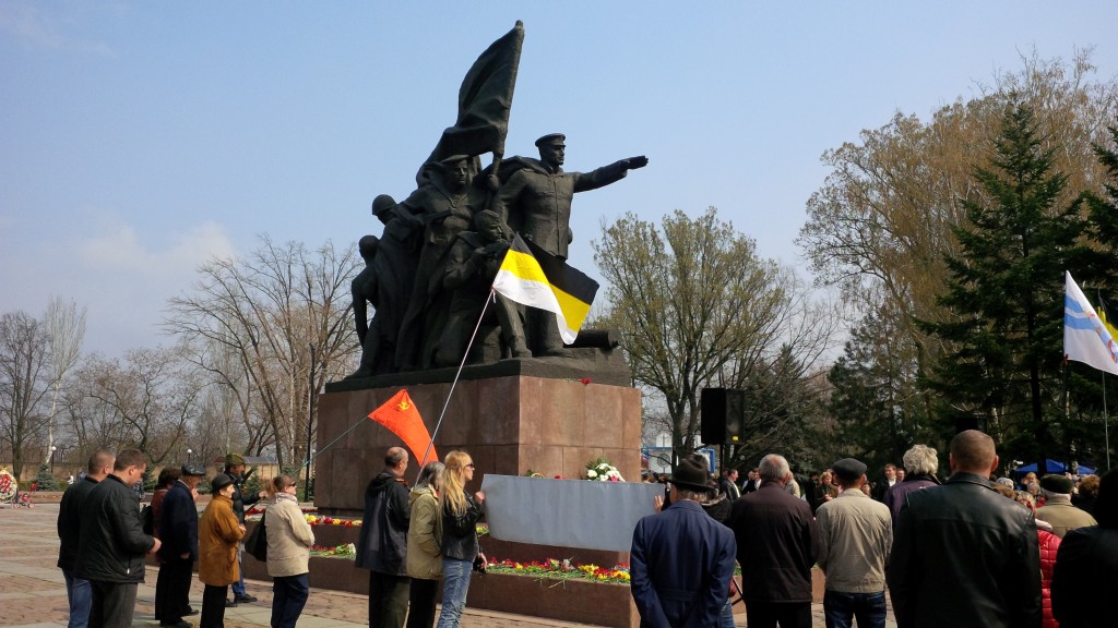 В честь 70-летия  освобождения Николаева возложили цветы героям-Ольшанцам. Фото