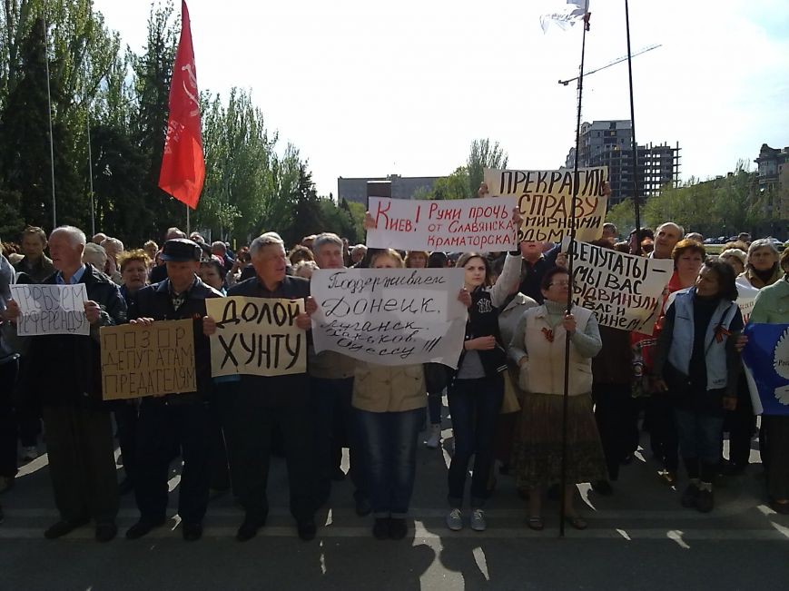 В Николаеве пророссийские активисты ворвались в Горсовет. Видео