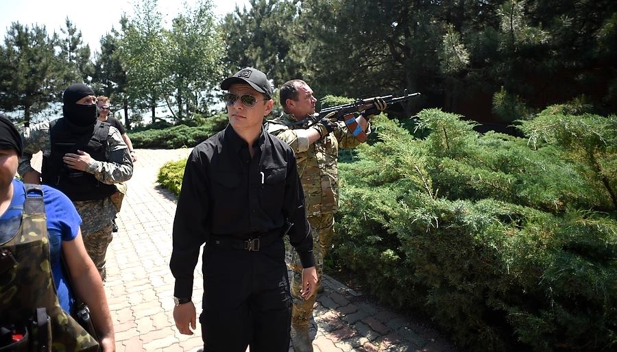 Ляшко провел экскурсию по даче Януковича. Видео