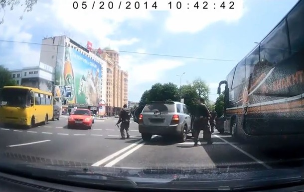 В Донецке произошло нападение на автобус ФК Шахтер. Видео