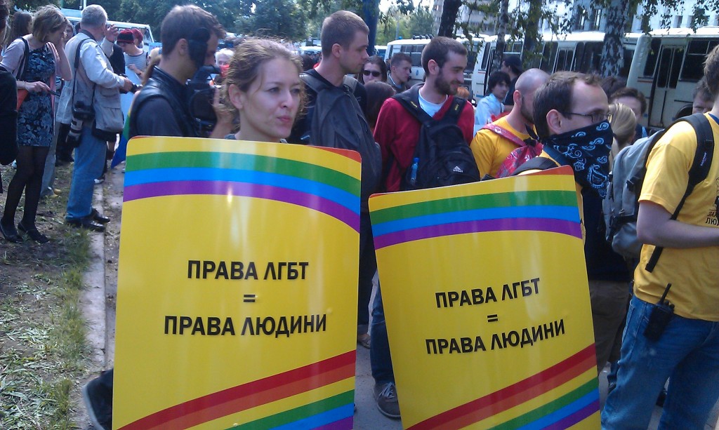 В Киеве  состоялся первый украинский гей-парад. Видео