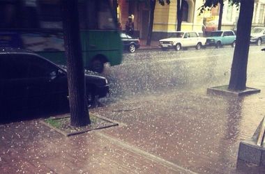 Сильнейший ливень превратил Харьков в «Маленькую Венецию». Видео