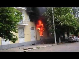 В Мариуполе сожгли отделение милиции. Видео