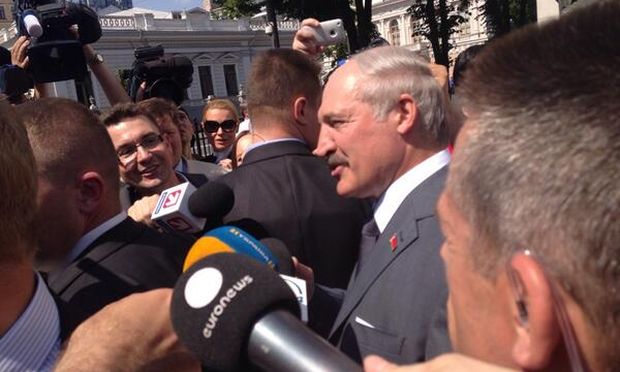 Лукашенко: Украина должна забрать себе и Януковича и Крым. Видео