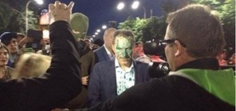 Нардеп Рудьковский кинул булыжник в посольство России. Видео