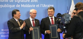 В Брюсселе Порошенко подписал соглашение об ассоциации с ЕС. Фото