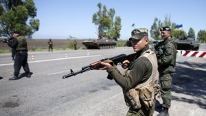 Украинские силовики заблокировали колонну Правого Сектора. Видео
