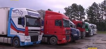 Российские дальнобойщики не хотят ехать в Крым. Видео