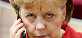 Ангела Меркель получила супер-телефон. Видео