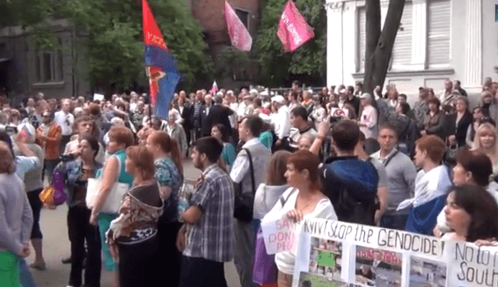 Харьковские активисты попросили прощения у России. Видео
