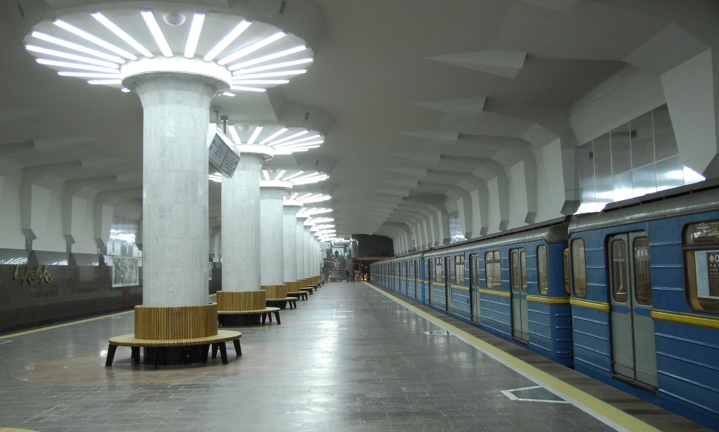 В метро Харькова против пророссийского мужчины ополчились все пассажиры. Видео