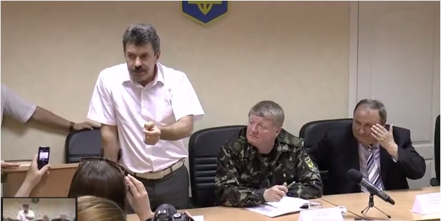 В Николаеве сторонник Ляшко напал на журналистку. Видео