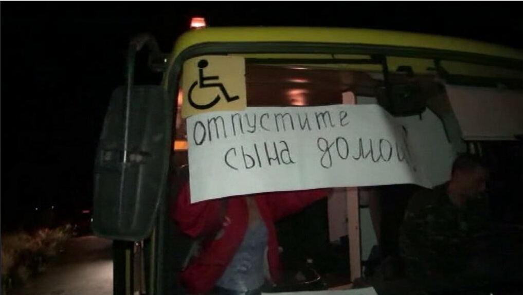 В Донецке расстрелян автобус с матерями срочников. Видео