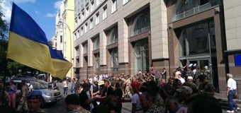 Майдановцы загоняли депутатов в ВР и требовали ввести военное положение. Видео