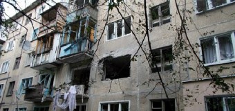 Обстрел Донецка: Ударной волной выбивает окна и двери. Фото