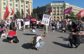 Харьковский Антимайдан протестовал против АТО и стучал ложками по кастрюлям. Видео
