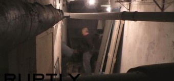 В Донецке жители переделывают подвалы в своих домах в бомбоубежища. Видео