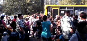 Жители Горловки бегут из города. Видео