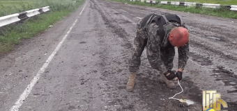 Как украинские военные разминируют дороги Славянска. Видео