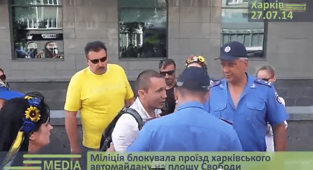 В Харькове под крики толпы «Ганьба» милиция забрала мужчину с георгиевской ленточкой. Видео