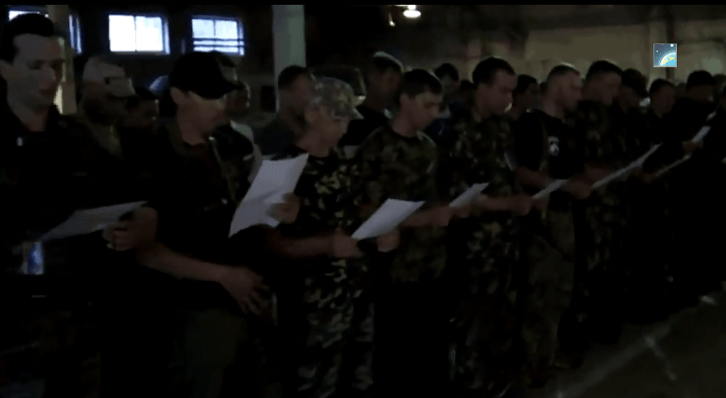 Бойцы приняли присягу, вступая в ряды Русской православной армии. Видео