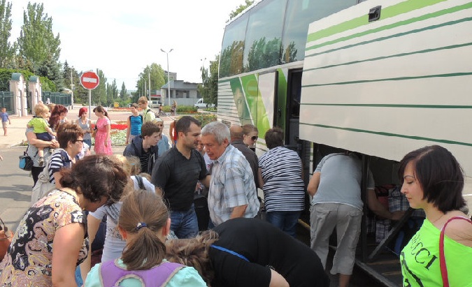 Из Донецка и Макеевки срочно эвакуируют детей. Фото
