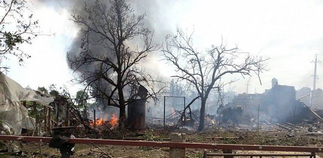 Обстрелом практически уничтожен пгт Станица Луганская. Фото