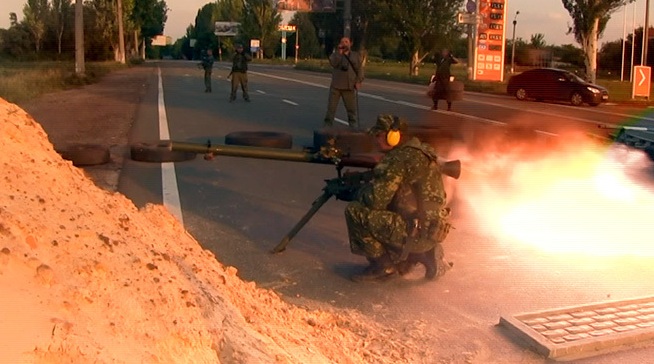 Ночное продолжение «разведки боем» ополченцами у донецкого аэропорта. Видео