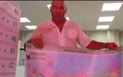 Валуев отправил Псаки бандероль с картой России. Видео