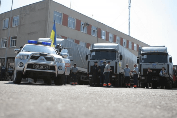 Украинская власть отправила 800 тонн гуманитарной помощи на Донбасс. Видео