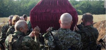 Фотожурналисту удалось сфотографировать похороны ДНРовцев. Фото