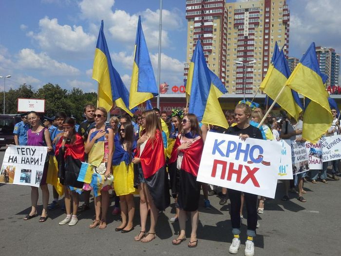 В Харькове проходит митинг против Кернеса. Его обвиняют в пособничестве России. Фото