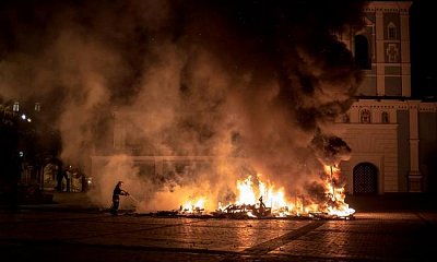 Киев: Ночью произошел пожар на Михайловской площади. Видео