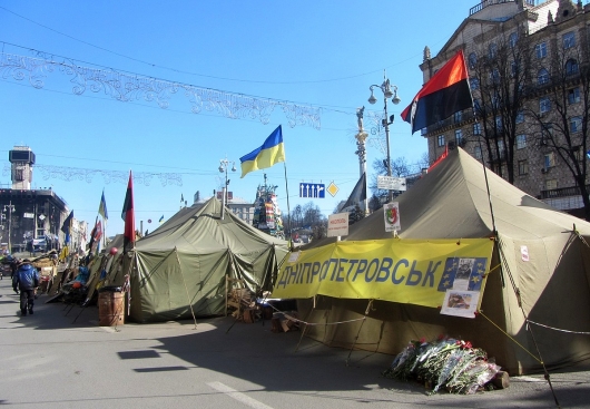 Ожесточенное сопротивление «жителей» Майдана киевлянам. Видео