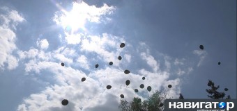 Донецк: Черные шарики в память о «Дне независимости Украины». Фото