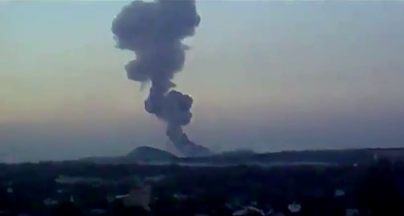 Донецк: Огромное облако висит над шахтой Лидиевка. Видео