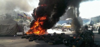 На Майдане снова горят шины. Фото