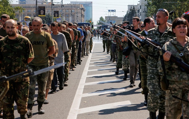 В Донецке устроили парад пленных украинских солдат. Фото