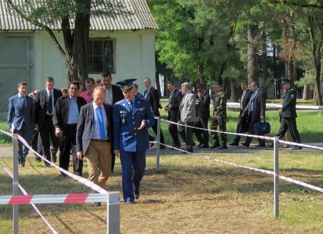 Представители ОБСЕ увидели военную технику и вооружение ополченцев. Фото