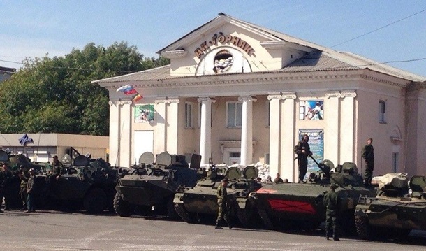 В Перевальске прошел парад в честь освобождения Донбасса. Видео