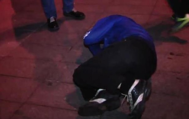 Во время сноса Ленина в Харькове жестоко избили мужчину. Видео