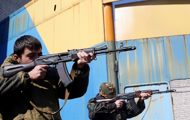В Донецке дети учатся стрелять. Фото