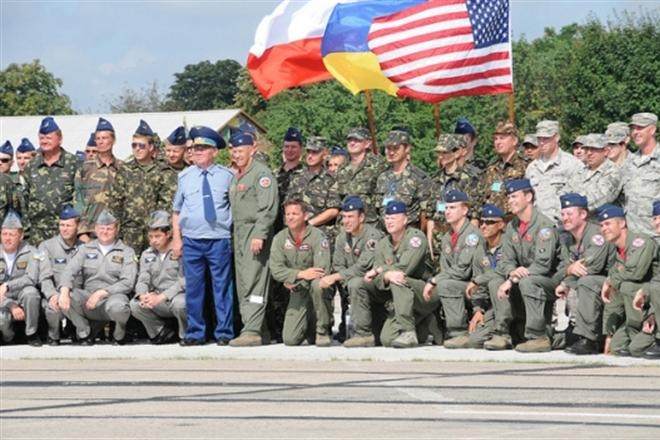 США проведут военные учения в Украине. Видео