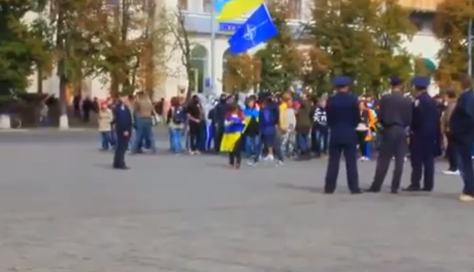 «Марш мира» в Харькове прошел под шум петард. Видео