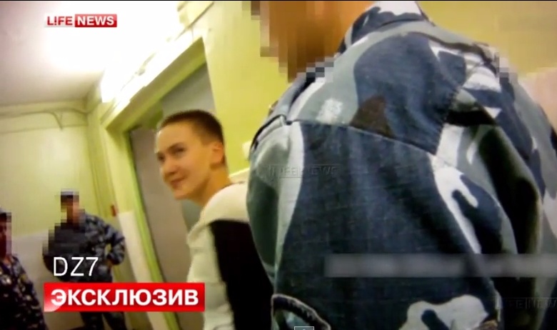 Как перевозили украинскую летчицу из воронежского СИЗО в Москву. Видео
