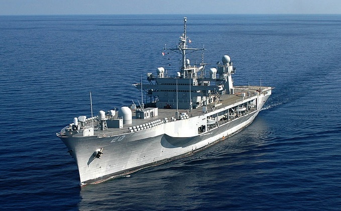 Американский фрегат вошел в Черное море. Фото