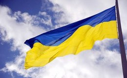 Донецкие «киборги» устроили «фаер-шоу» под украинским флагом. Видео