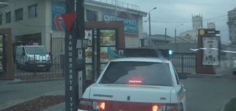 «Жрать охота»: в Харькове машина ГАИ заехала на McDrive с включенной мигалкой. Видео